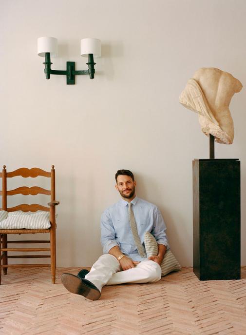 Simon Porte Jacquemus va créer une installation pour les Puces de Saint-Ouen