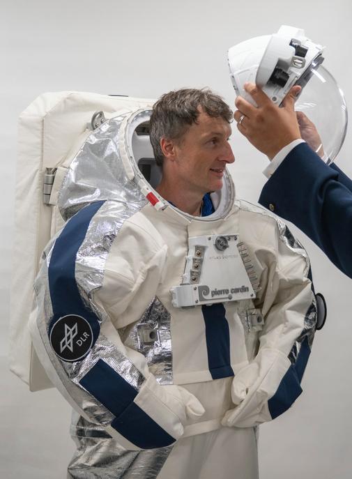 La maison Pierre Cardin appelée à dessiner les tenues d’entraînement des astronautes