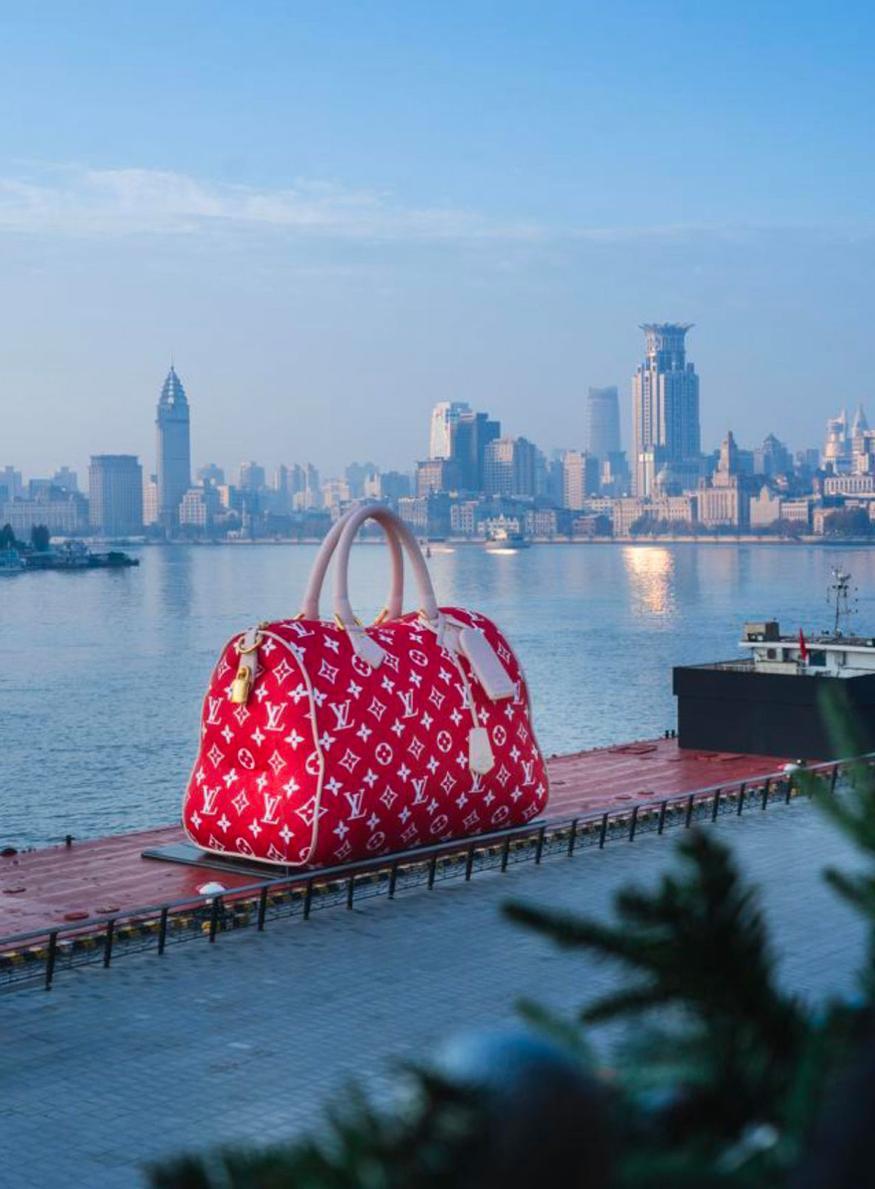Sacs de luxe géants Louis Vuitton en Chine